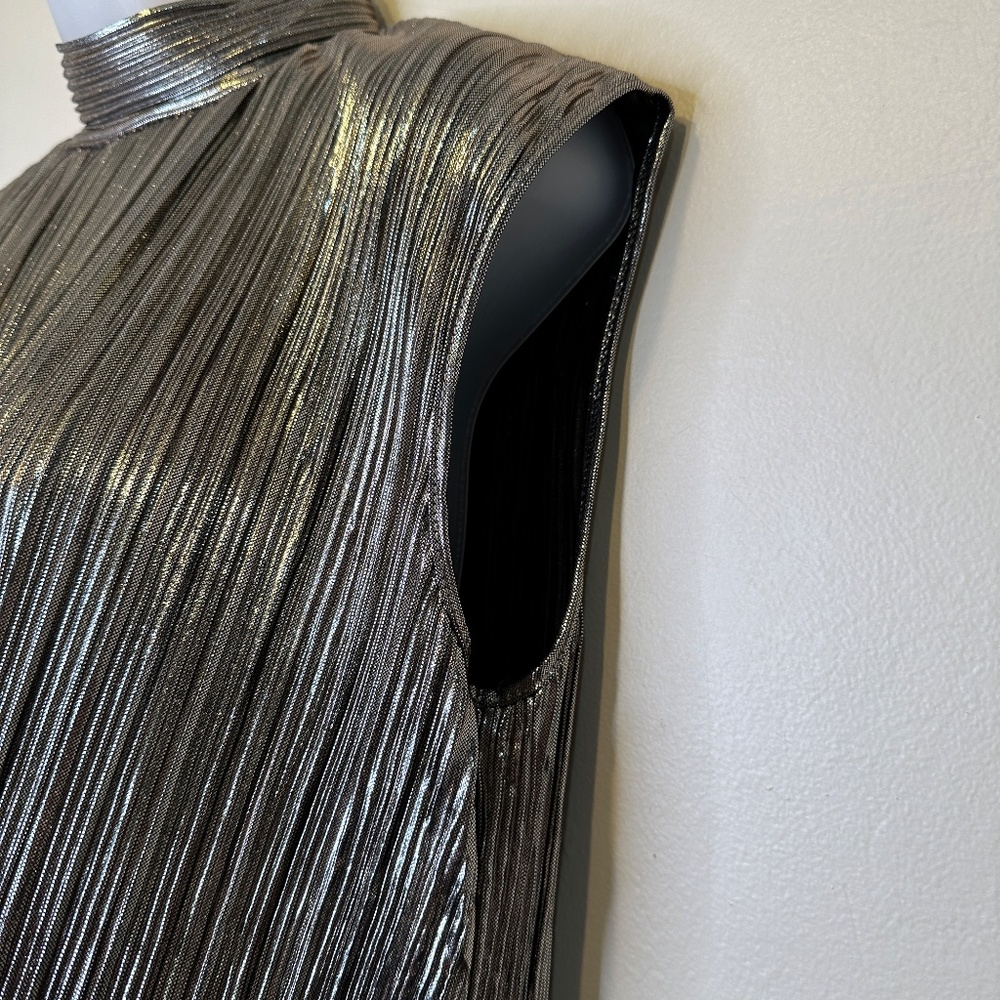 Andrea Javine Luxe Metallic Accordeon Fabric Mock Neck Sleeveless Blouse Tank - Picture 9 of 15